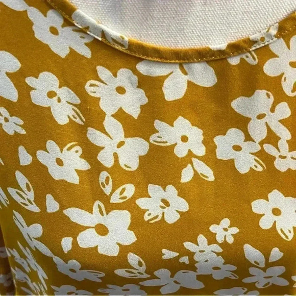 SHEIN floral maternity blouse size medium - Picture 3 of 6